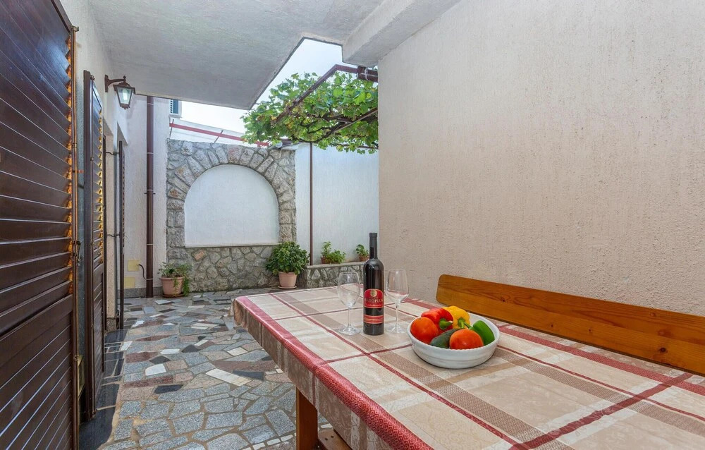 3 Bedroom Stunning Home In Omisalj