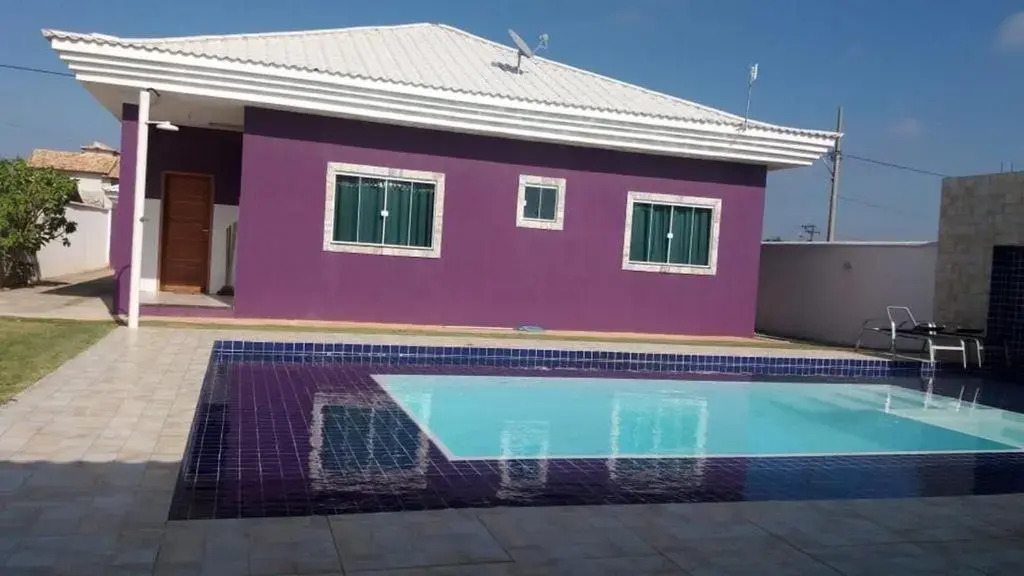 casa de praia com piscina e hidromassagem