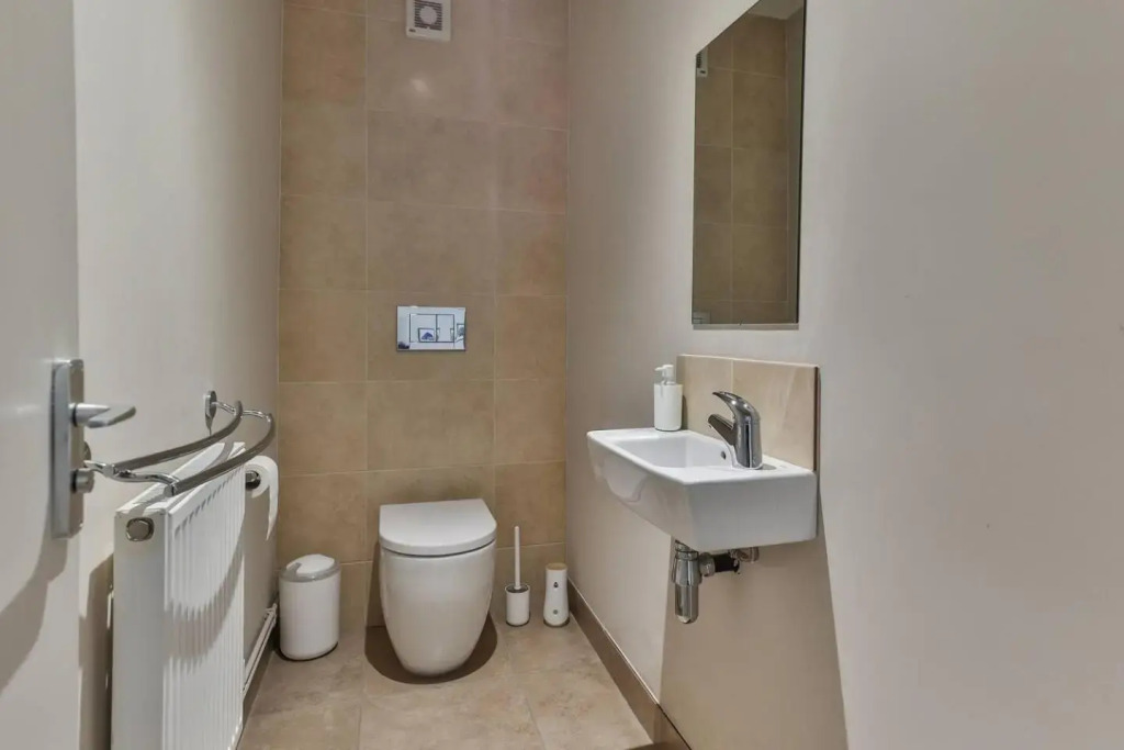 3 Bed Private Bungalow Close to Amenities, Wifi, Parking