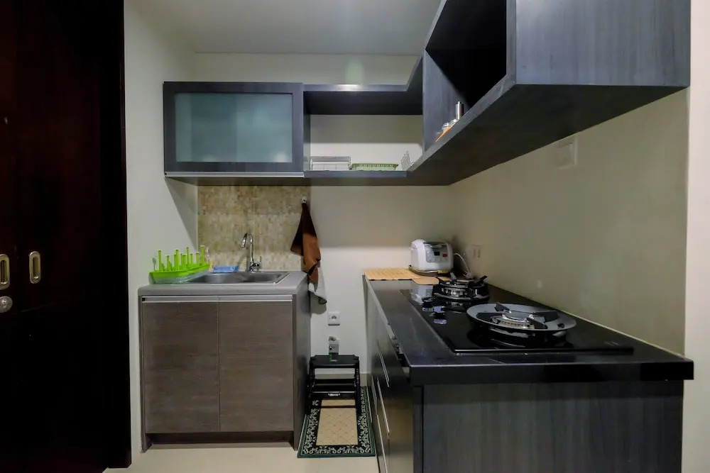 Classy 2BR Casa Domaine Apartment with Maid Room By Travelio