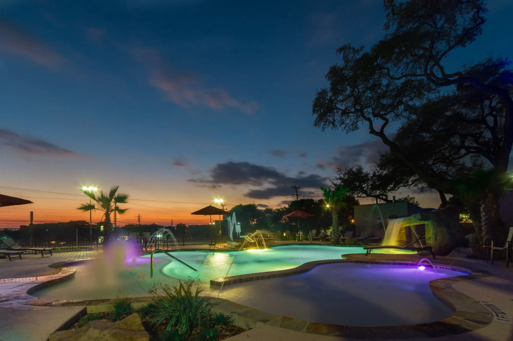 Holiday Inn Express & Suites San Antonio Medical - Six Flags by IHG