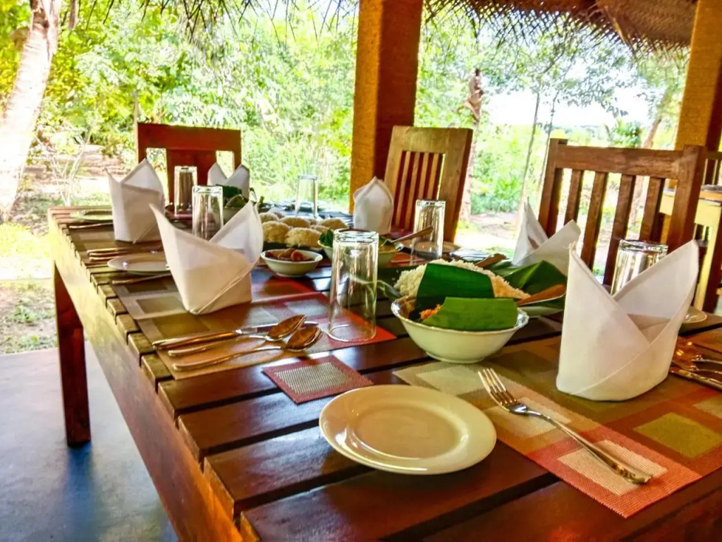 kumbura eco lodge
