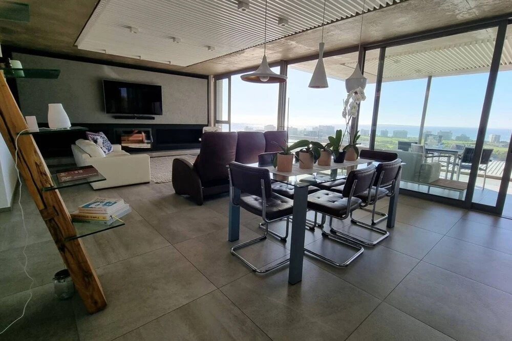 Stylish 2 Bedroom Apartment With Stunning City Views