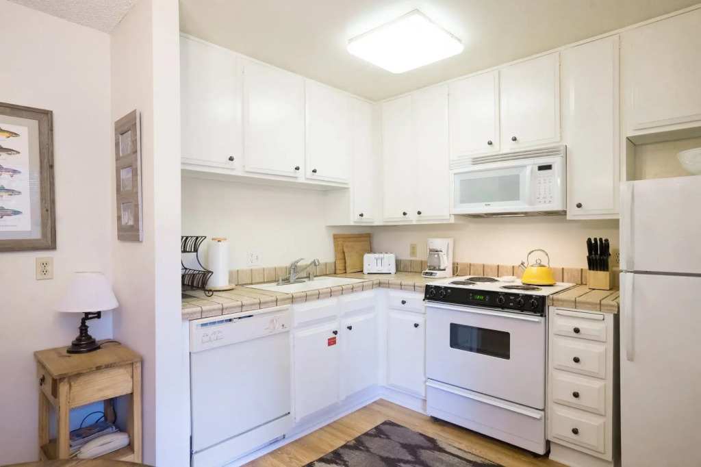 Sherwin Villas 32 - One Bedroom Condo