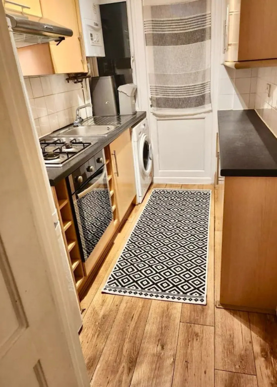 Spacious 3-bed House With Free Parking