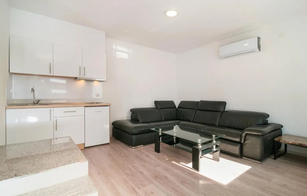 Amazing Home In Necujam