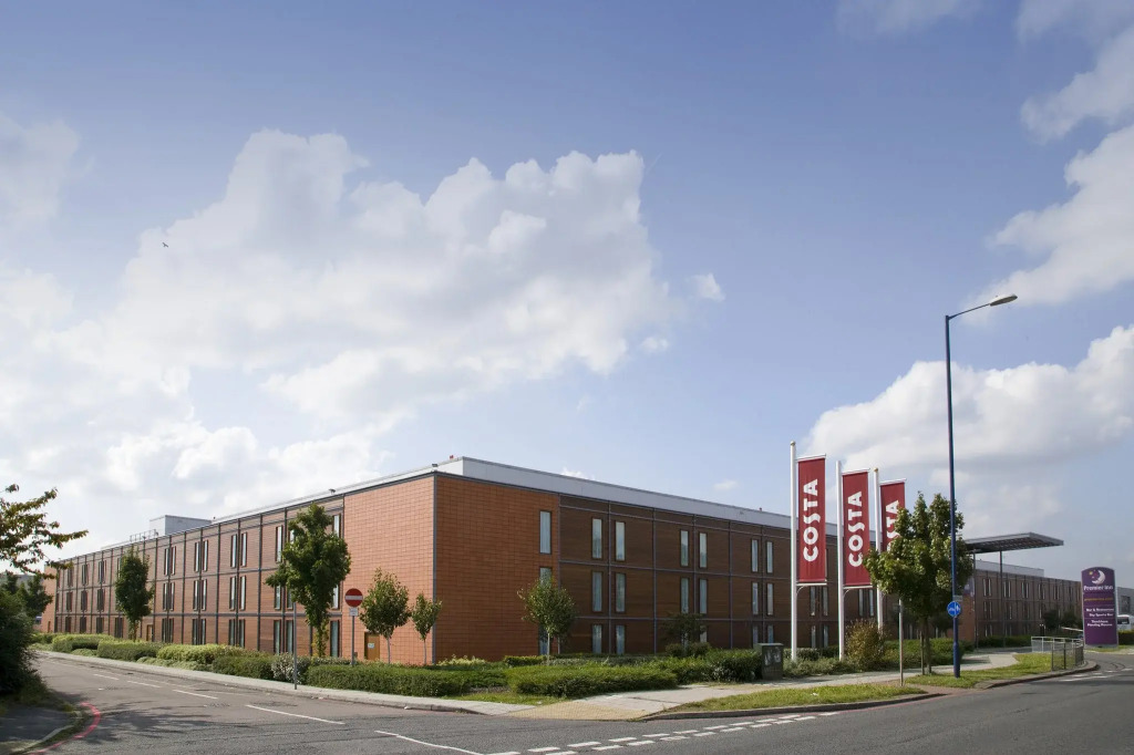 Premier Inn Heathrow Airport T2 & T3 (Bath Road)