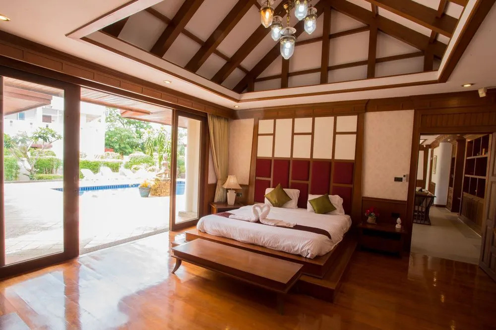 Sirinthara Villa 4 bed pool Nai Harn