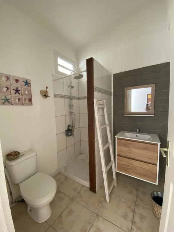 Anoli Lodges