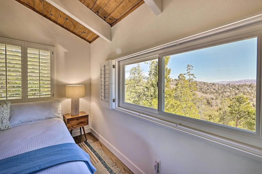 'ridgeline Retreat' w/ Mountain Lake Views!