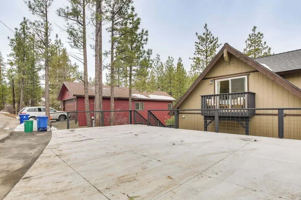 Serene Big Bear Retreat w/ Hot Tub + Game Room!
