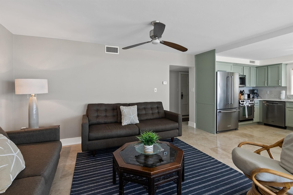 Shoreline Towers 2056 3 Bedroom Condo