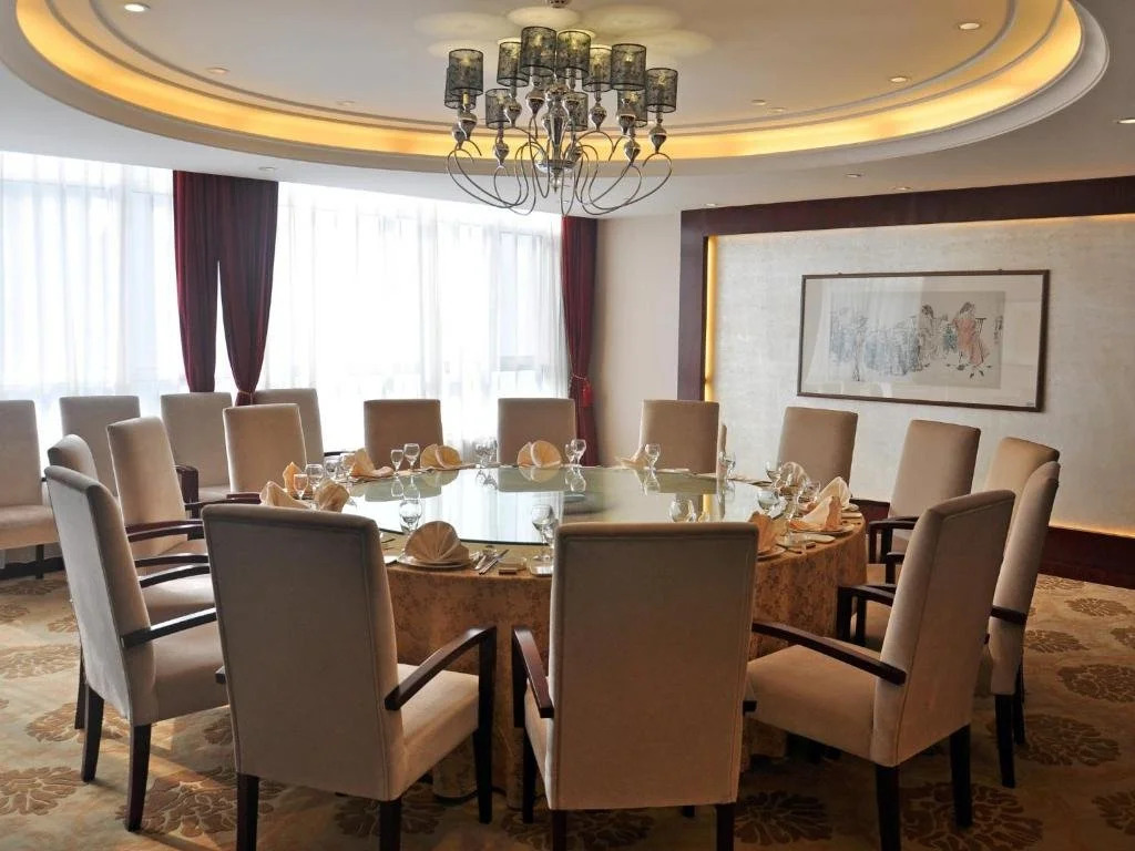 JingHang Holiday Hotel
