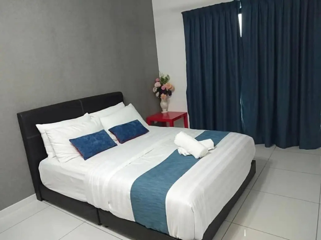 Luxury Homestay at Emira Residence
