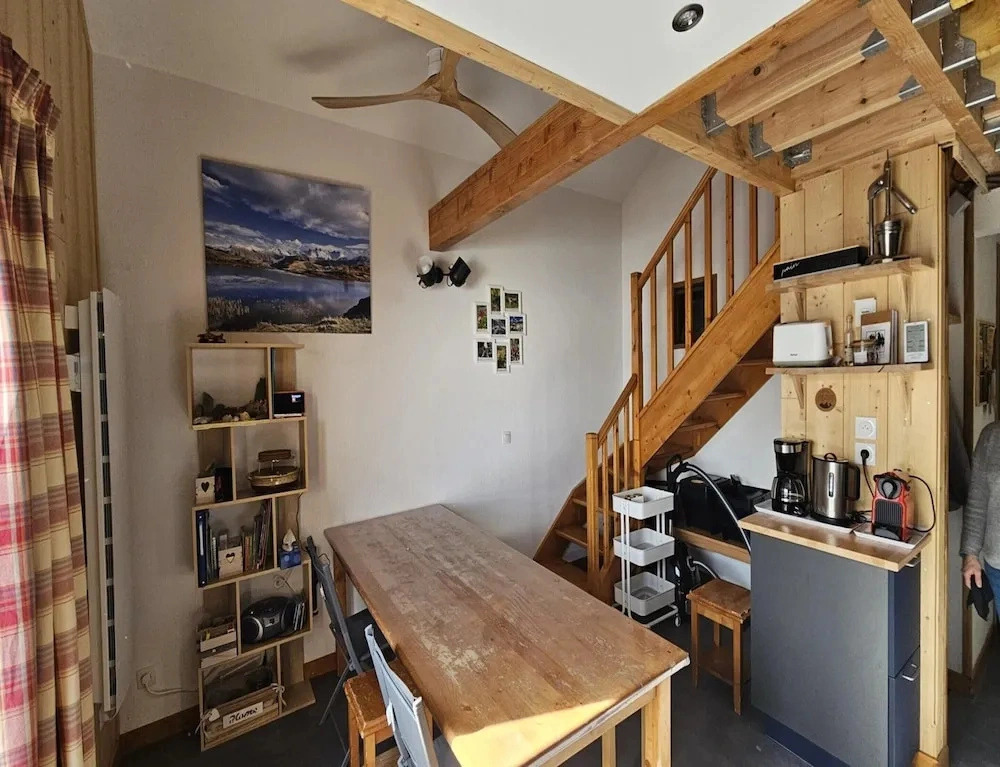 Alpine Retreat With Balcony and Parking