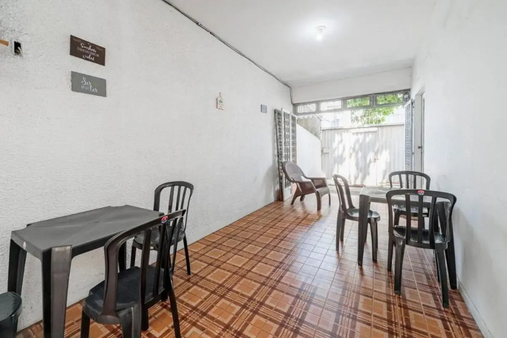 Quarto em residência tranquila e familiar