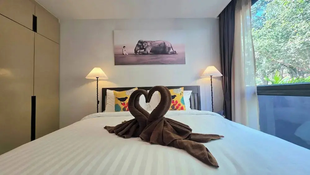 Room-a301- 1 Bedroom Corner Condo Forest