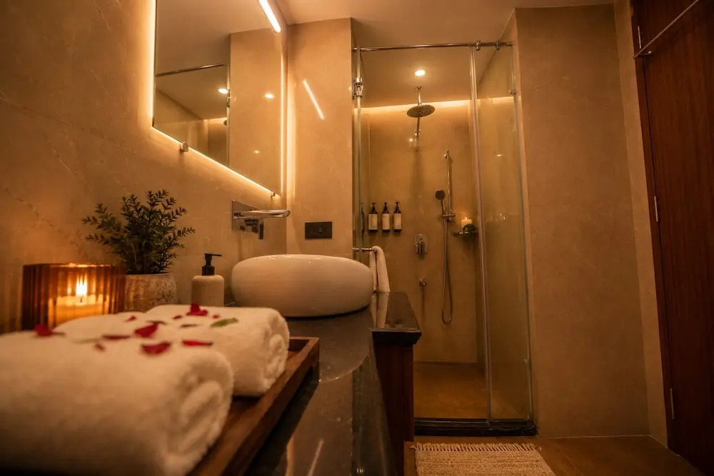 HUE GUH The Porto Candolim