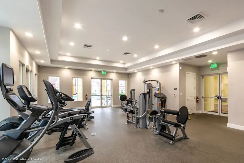 Upscale Townhome W/pool Access! 5 mi. to Disney!