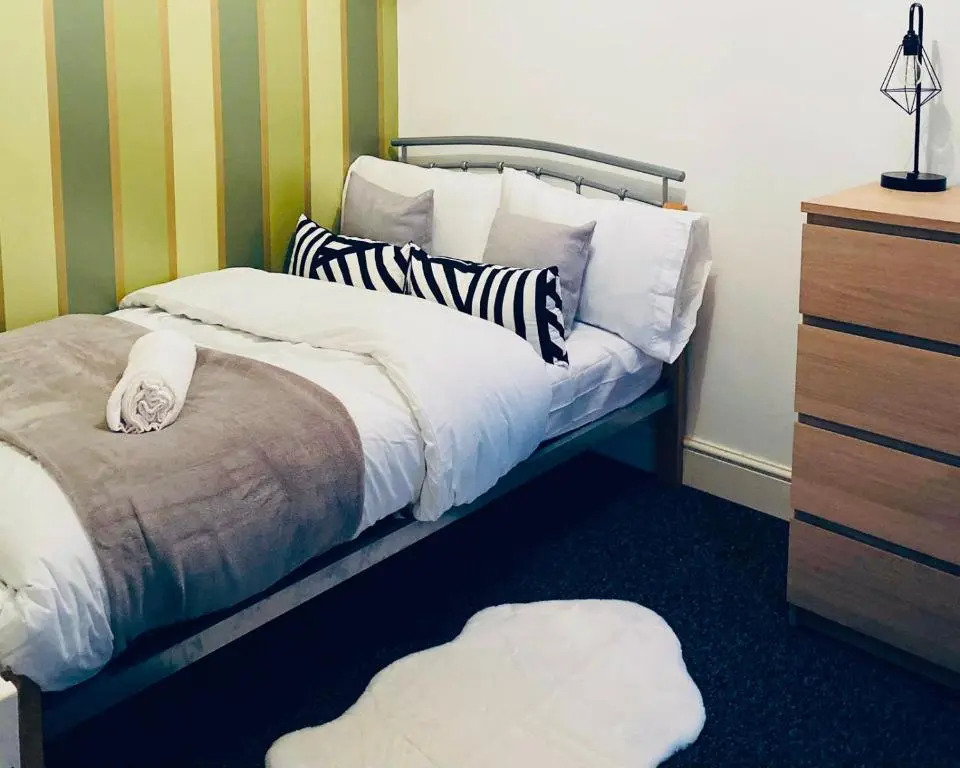 Spacious Four Bedroom Home, 3 Bathrooms - Coventry