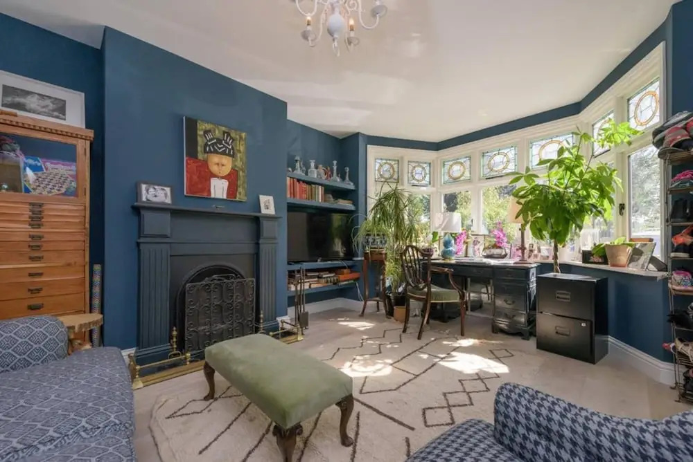Spacious 5 Bedroom Home With Parking