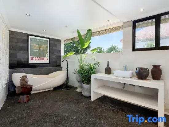 Private 1BR Designer Villa Central Canggu extra Office Room