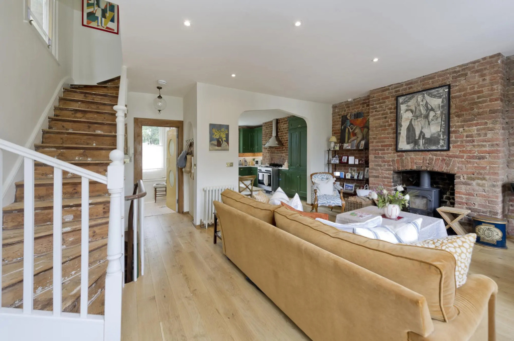 Delightful Apartment in Brackenbury Village Near Hammersmith by Underthedoormat