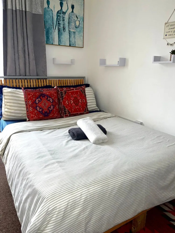 Apartment - Sleeps 2 - Parking - Station Close