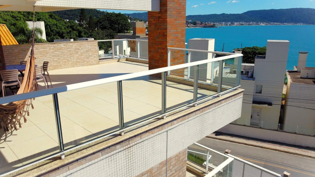 1083   Apartamento Com Vista Para O Mar Em Bombinhas