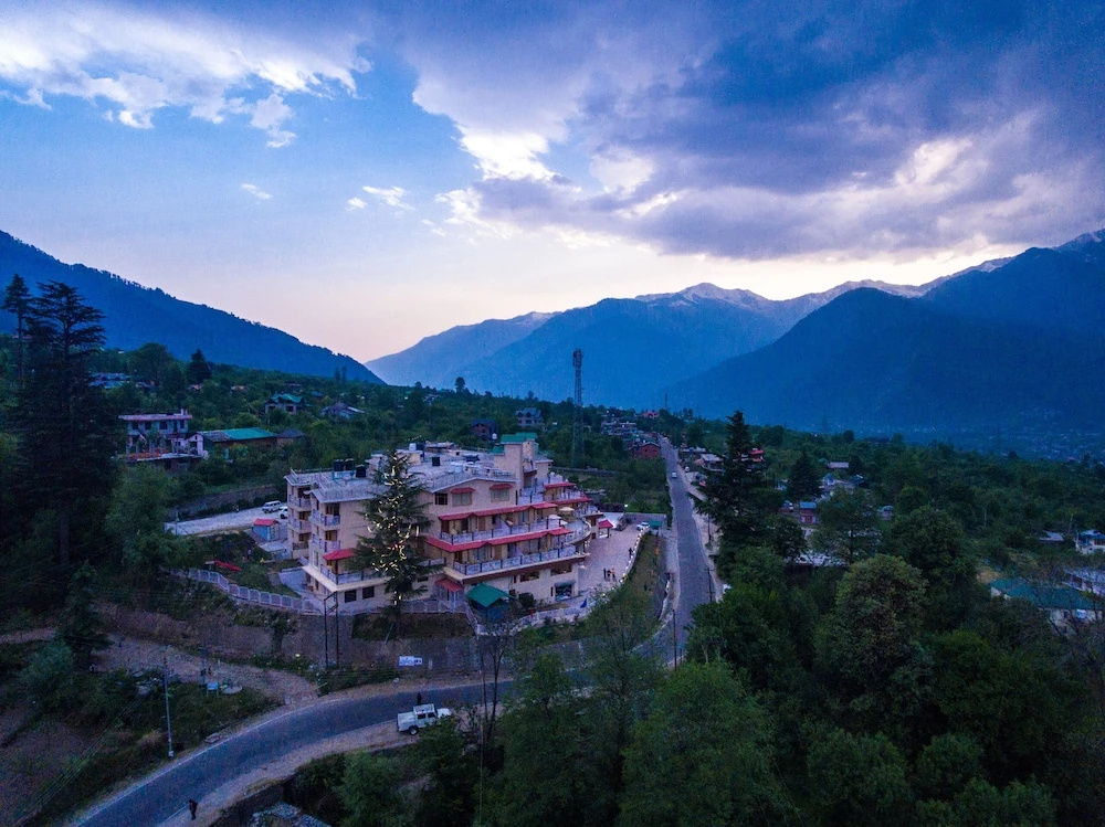 Anand Vardhan Resorts - A Spiritual & Wellness Retreat, Manali