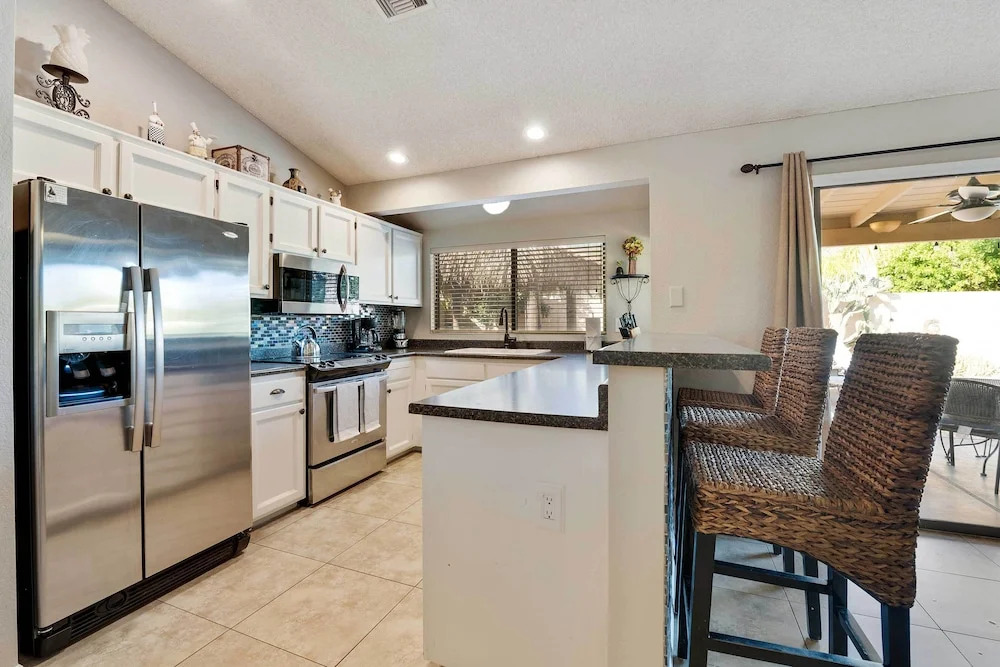 Pool, Hot Tub & Patio: Charming Scottsdale Home!