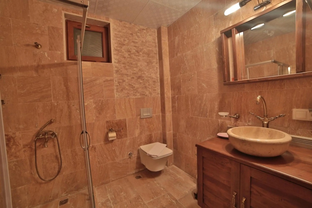 Caravanserai Inn Hotel