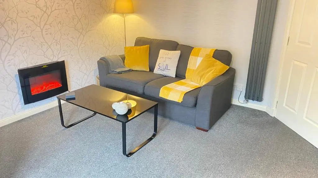 Paisley Central Apartment #3