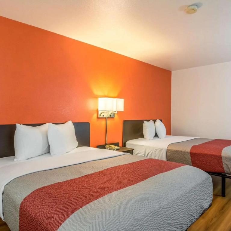 Motel 6-Barkeyville, PA