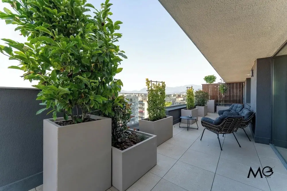 MoHost Valcom - Luxury Skyline Penthouse