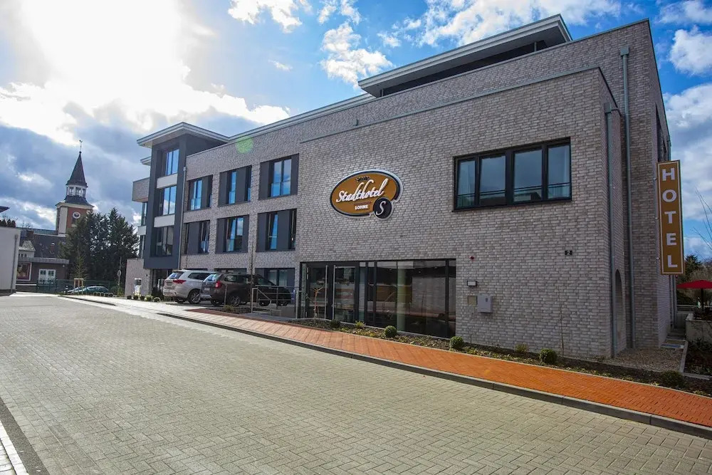 Stadthotel Lohne, Self Check-in & entspannt im Café frühstücken