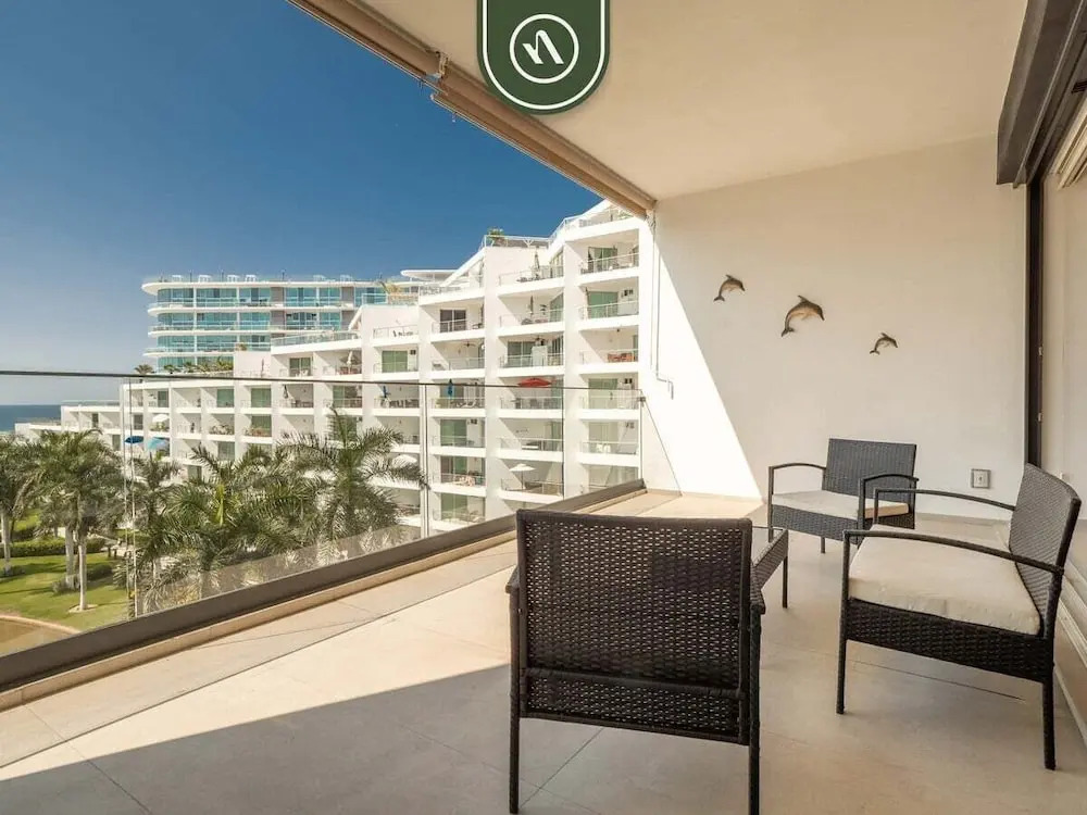 Oceanview 1 BR Condo - Private Beach - Pools