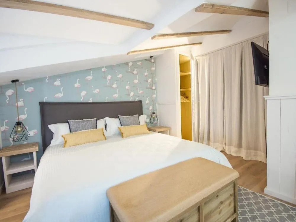 The Beach House Studios & Suites
