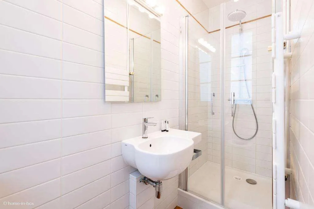 HotelHome Paris 16