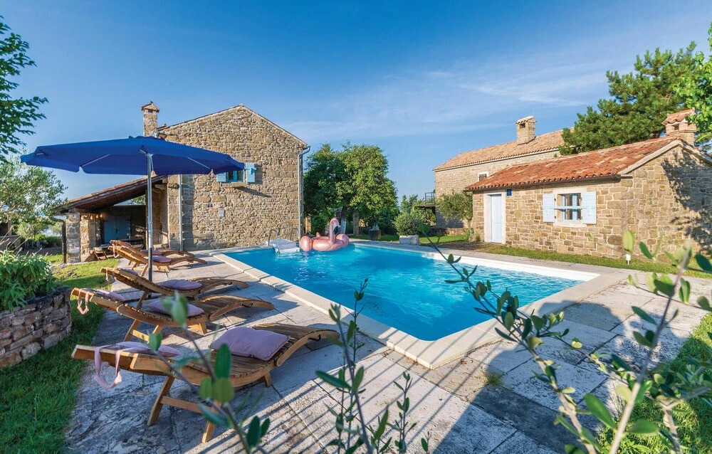Stunning Home in Groznjan With Wifi and 3 Bedrooms