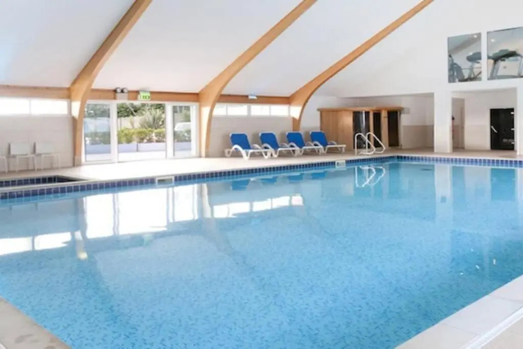 Swallow Lodge with Hot Tub, dogs welcome sleeps 8, Great resort Facilities