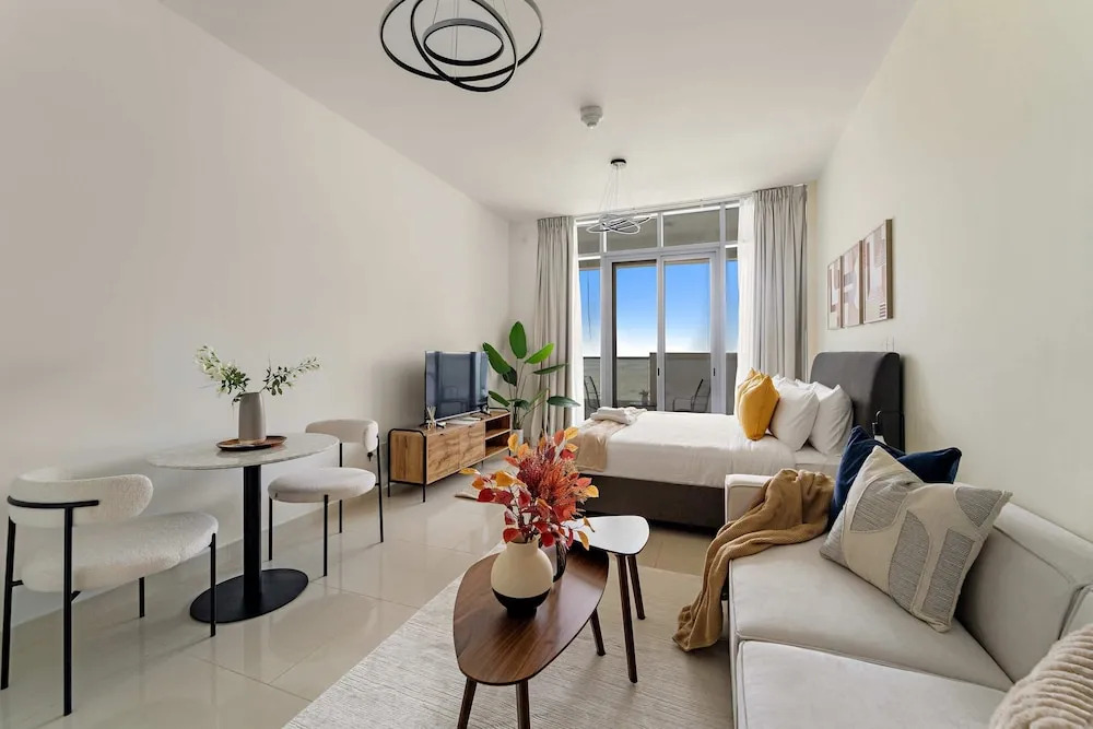 Silkhaus Holiday Studio Stay in Julphar Tower