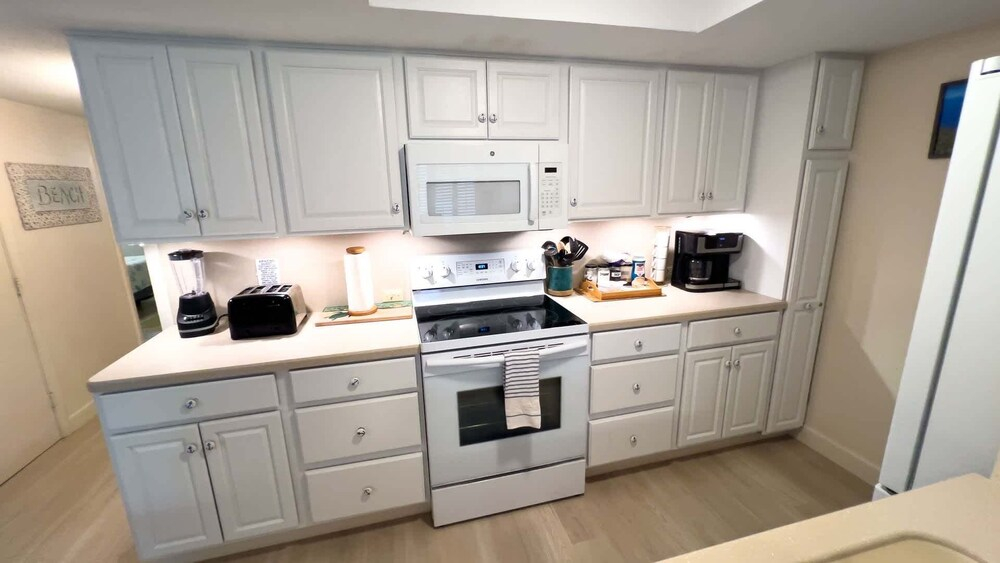 Peaceful, Big Patio, Pool, Near Beach 2 Bedroom Apts