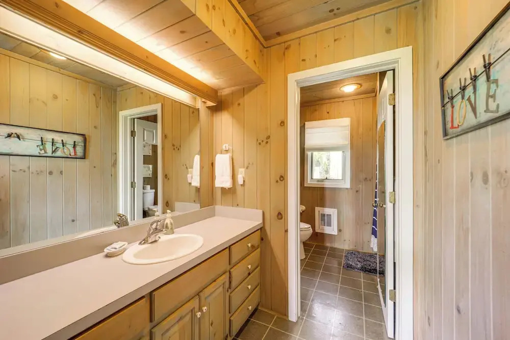 Close to Trails! Seven Devils Retreat w/ Hot Tub