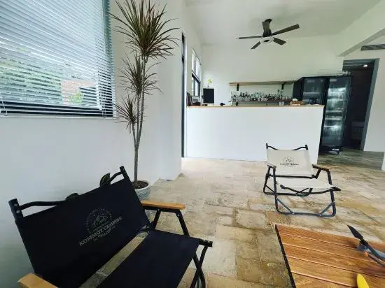 Wanning Yellow&White Homestay