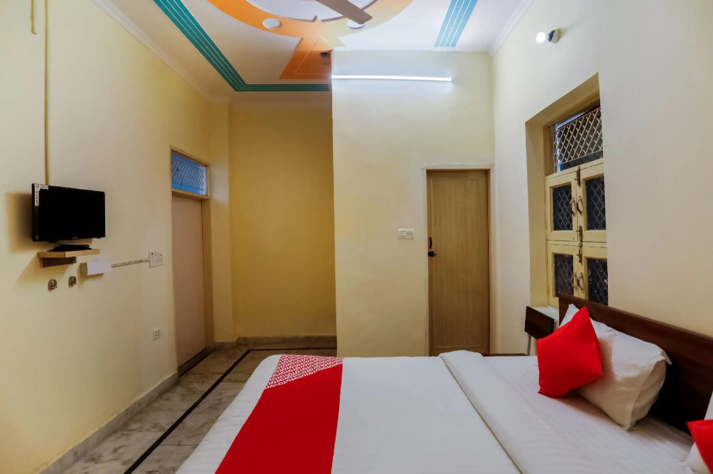 OYO 75131 Bandral Residency