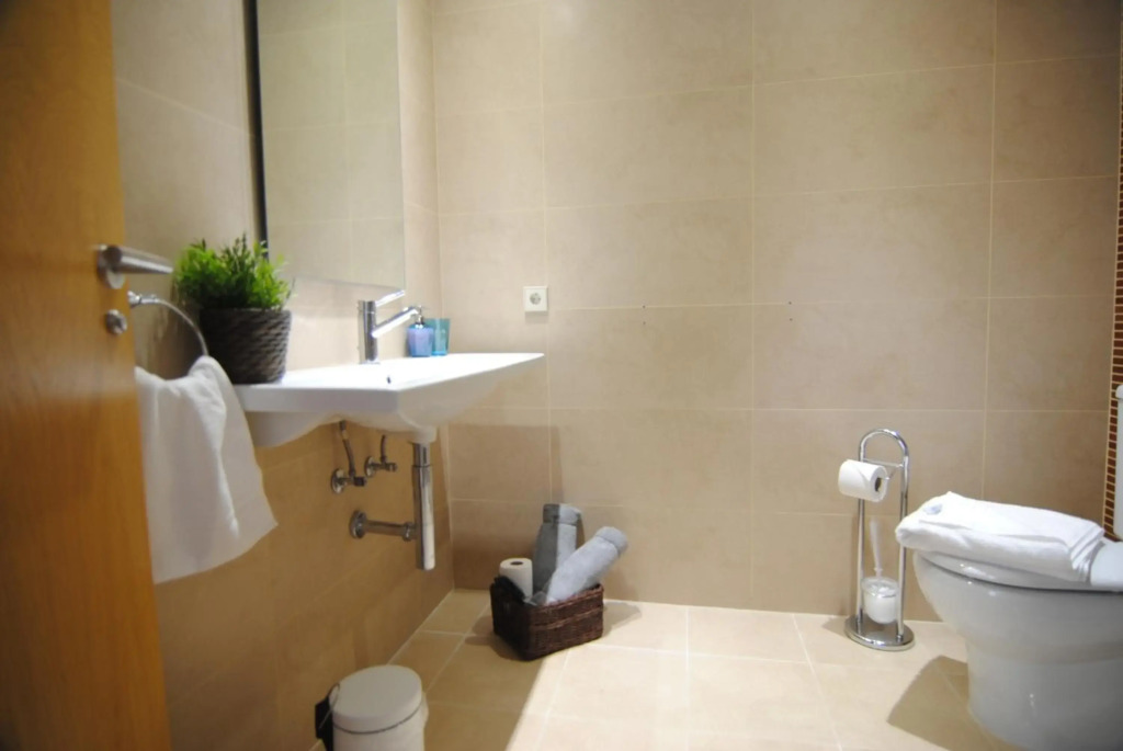Resort Style 2 Bedroom Apartment near Marbella FREE WIFI & PARKING