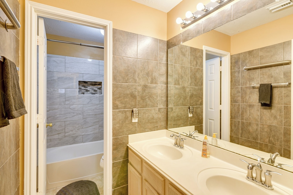 3,500-sq-ft Retreat w/ Private Yard in Sugar Land!