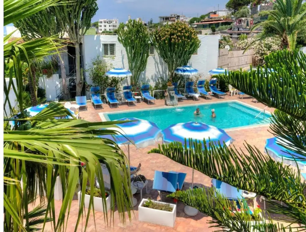 Room in B&B - Standard Double or Twin Room in Ischia per 2 People