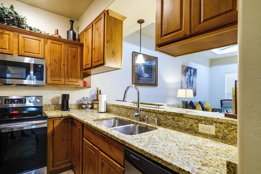 Inviting Las Cruces Condo < 1 Mi to Mesilla Plaza!